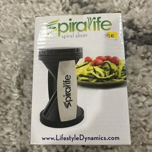 Spiral vegetable slicer